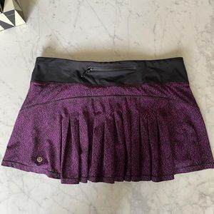 Rare Lululemon Black and Magenta Circuit Breaker Skirt Pleated size 10